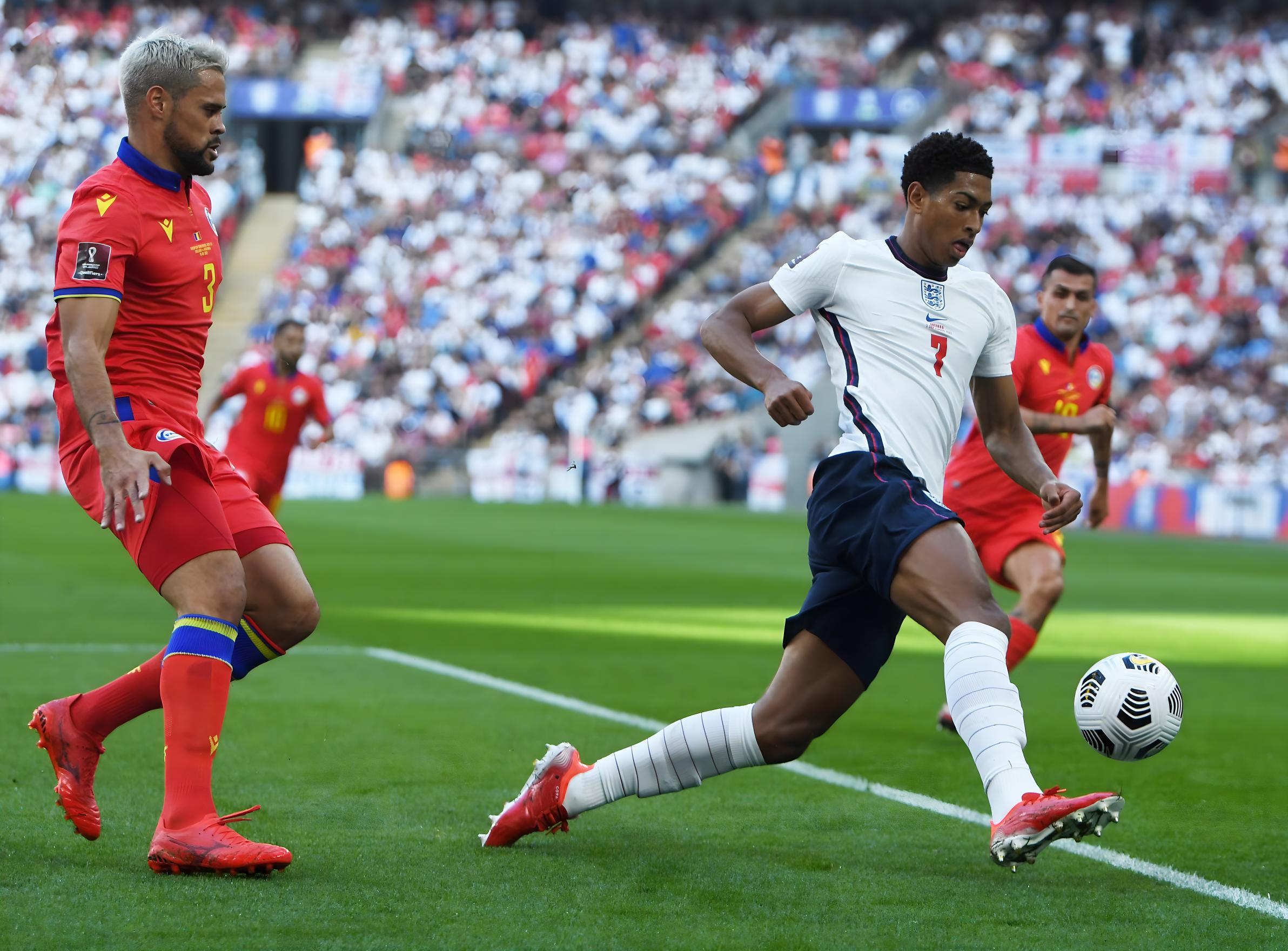 蜂拥而至 蜂拥而至